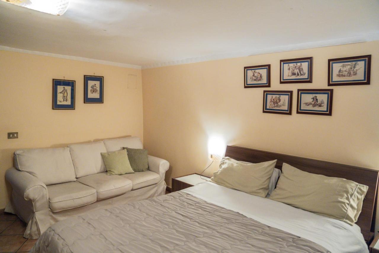 Domus Ugo Apartment Наполи Екстериор снимка
