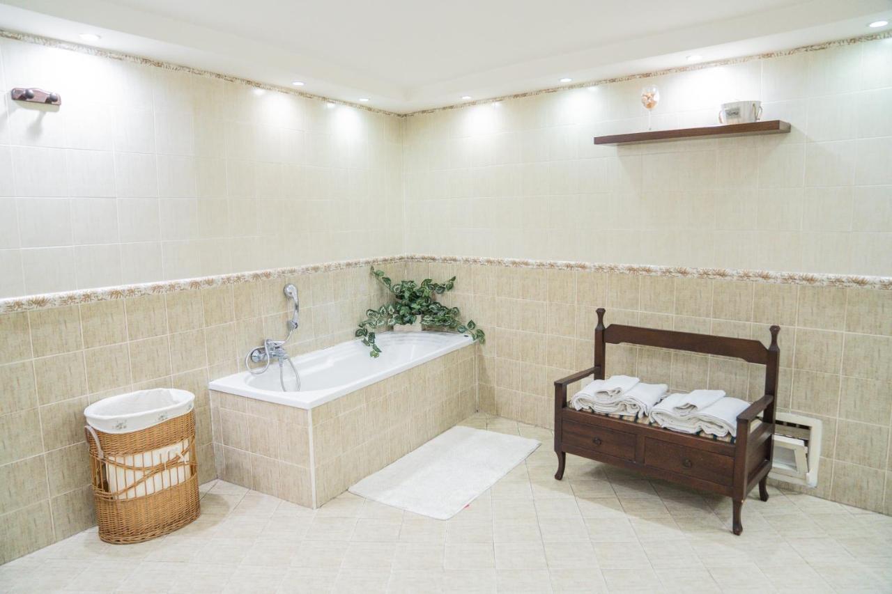 Domus Ugo Apartment Наполи Екстериор снимка