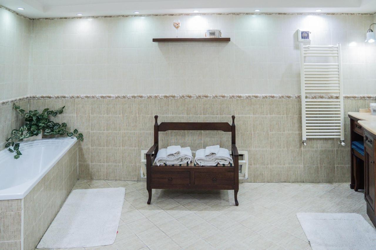 Domus Ugo Apartment Наполи Екстериор снимка