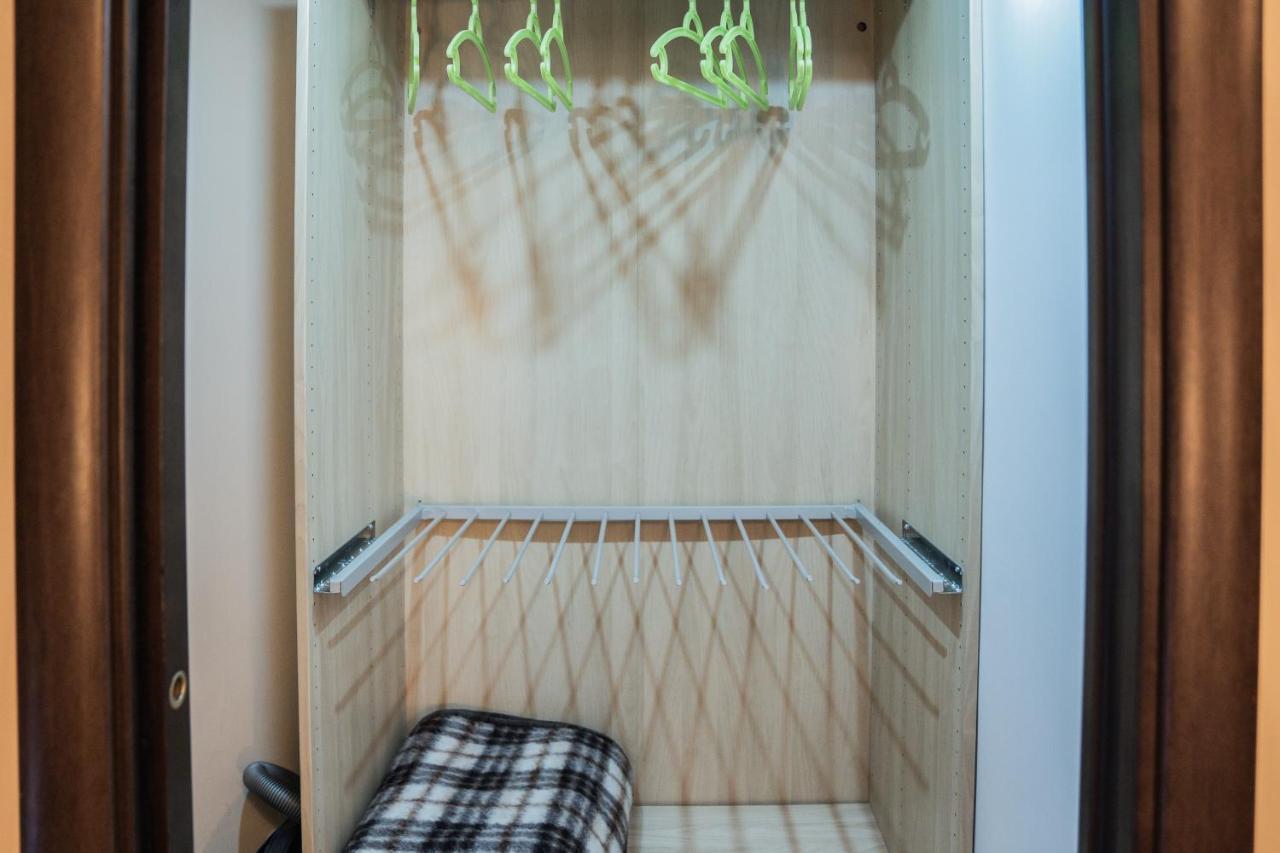 Domus Ugo Apartment Наполи Екстериор снимка